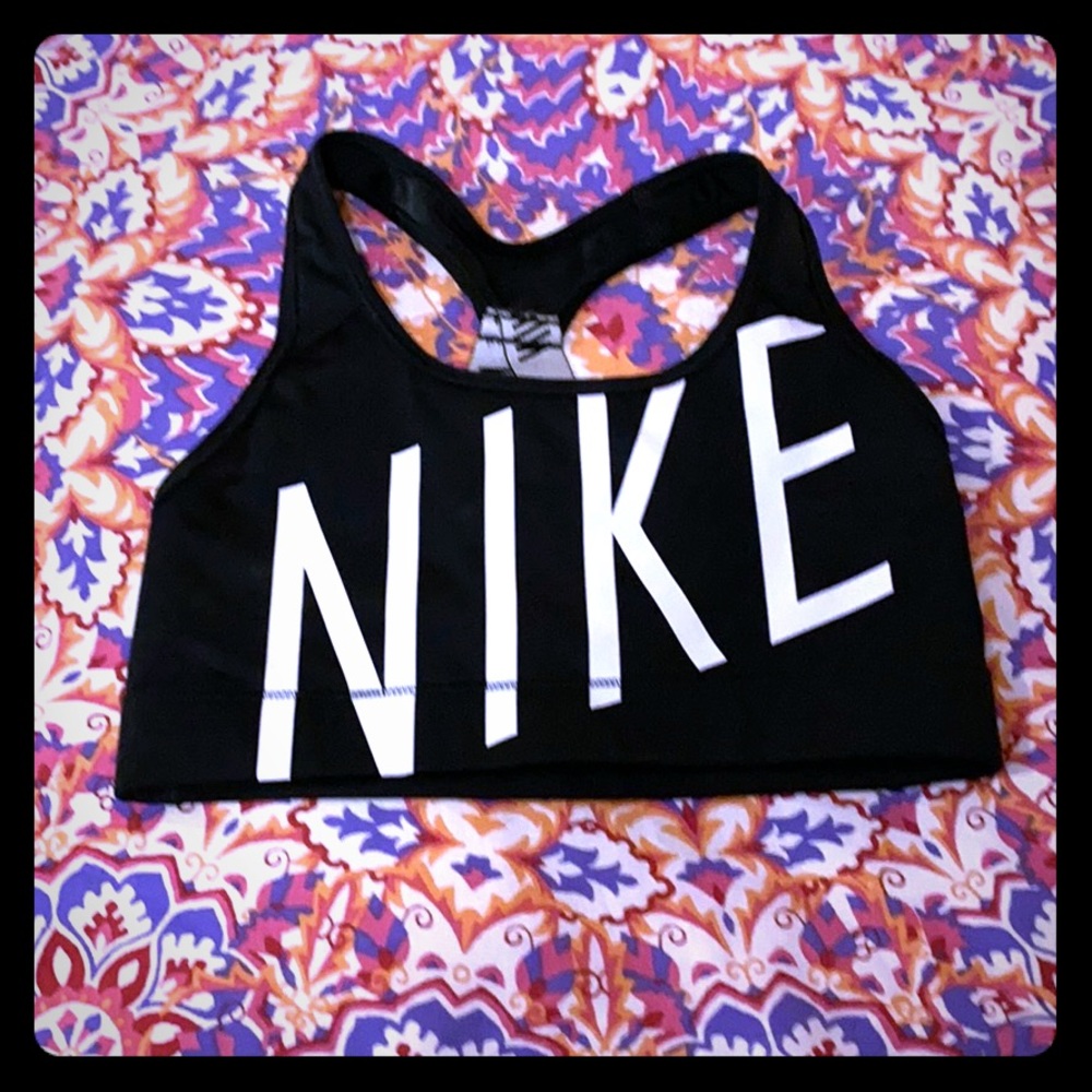 LIKE NEW NIKE Black Sports Bra